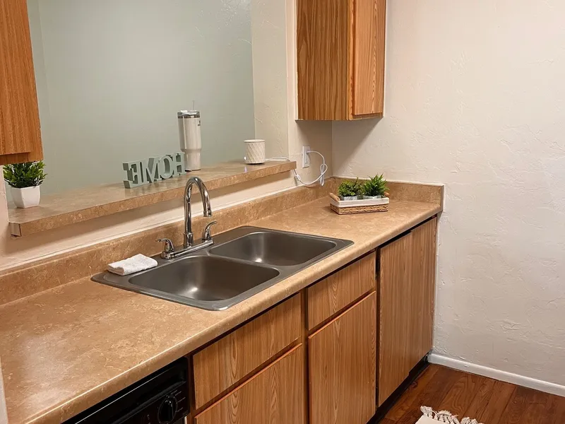 Silverado Apartments deluxe kitchen